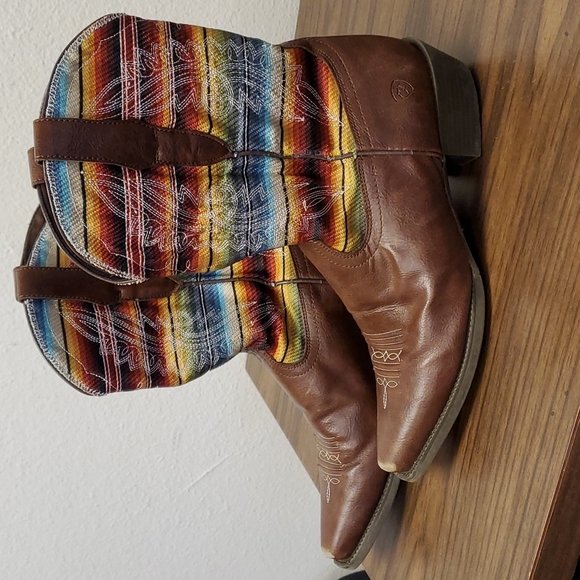 (SOLD) Girls Ariat boots size 4.5 - Picture 2 of 7